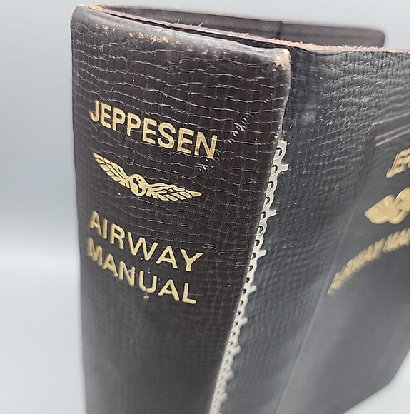 Jeppesen Airway Manual 7-Ring Spiral Binder with Plastic Protector Pages Vintage - Picture 11 of 12